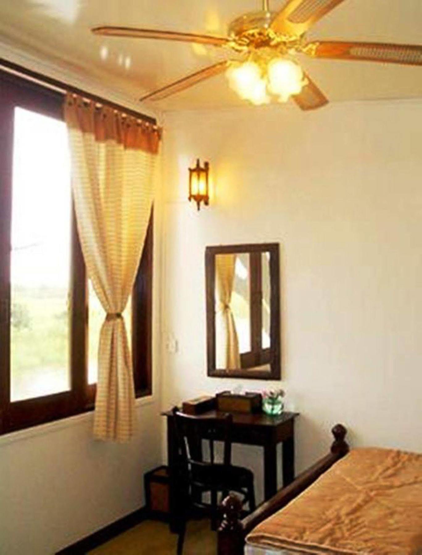 Yha Bangkok Airport Hostel Bang Phli Екстериор снимка