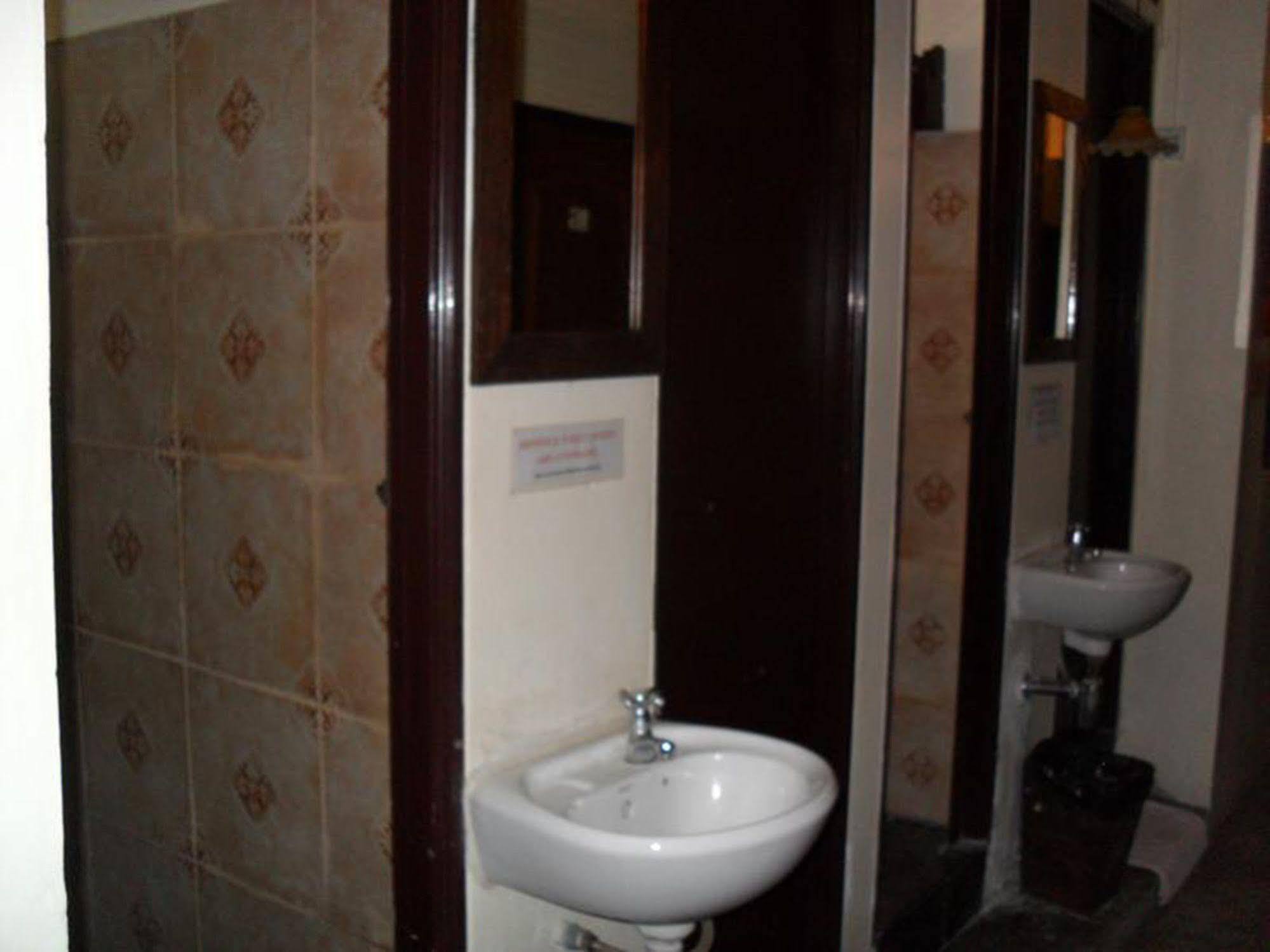 Yha Bangkok Airport Hostel Bang Phli Екстериор снимка