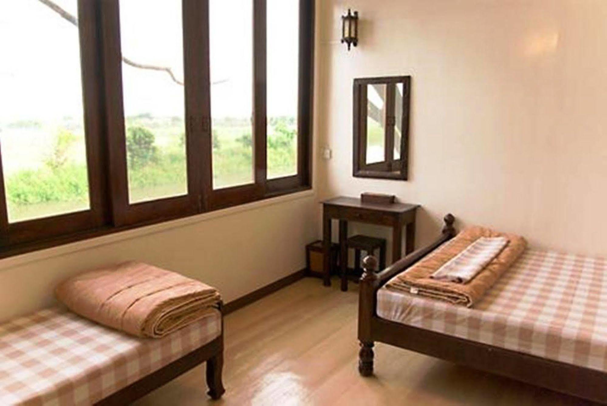 Yha Bangkok Airport Hostel Bang Phli Екстериор снимка